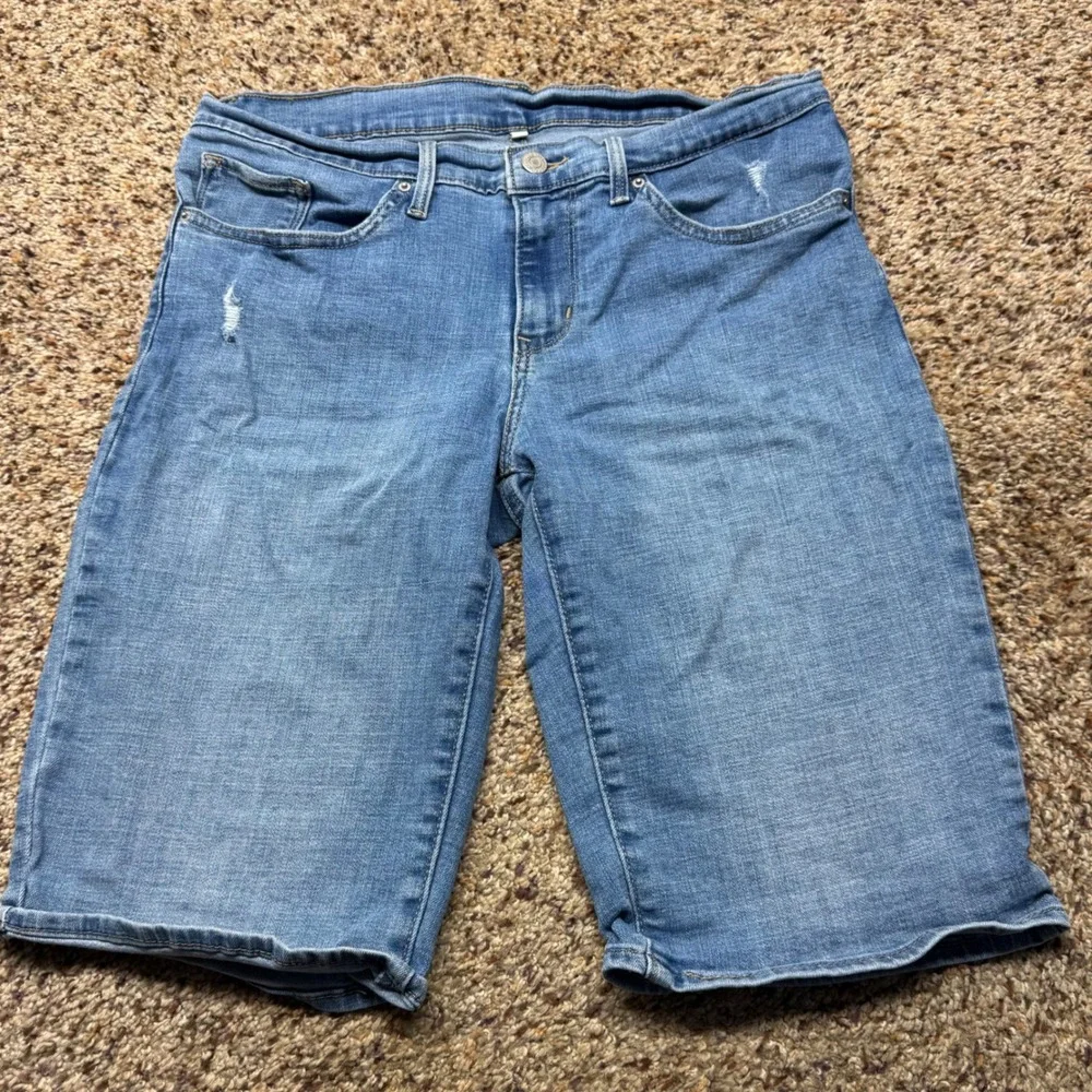 Levis Womens Blue Distressed Denim Bermuda‎ Shorts Size 31 Mid Rise Stretch